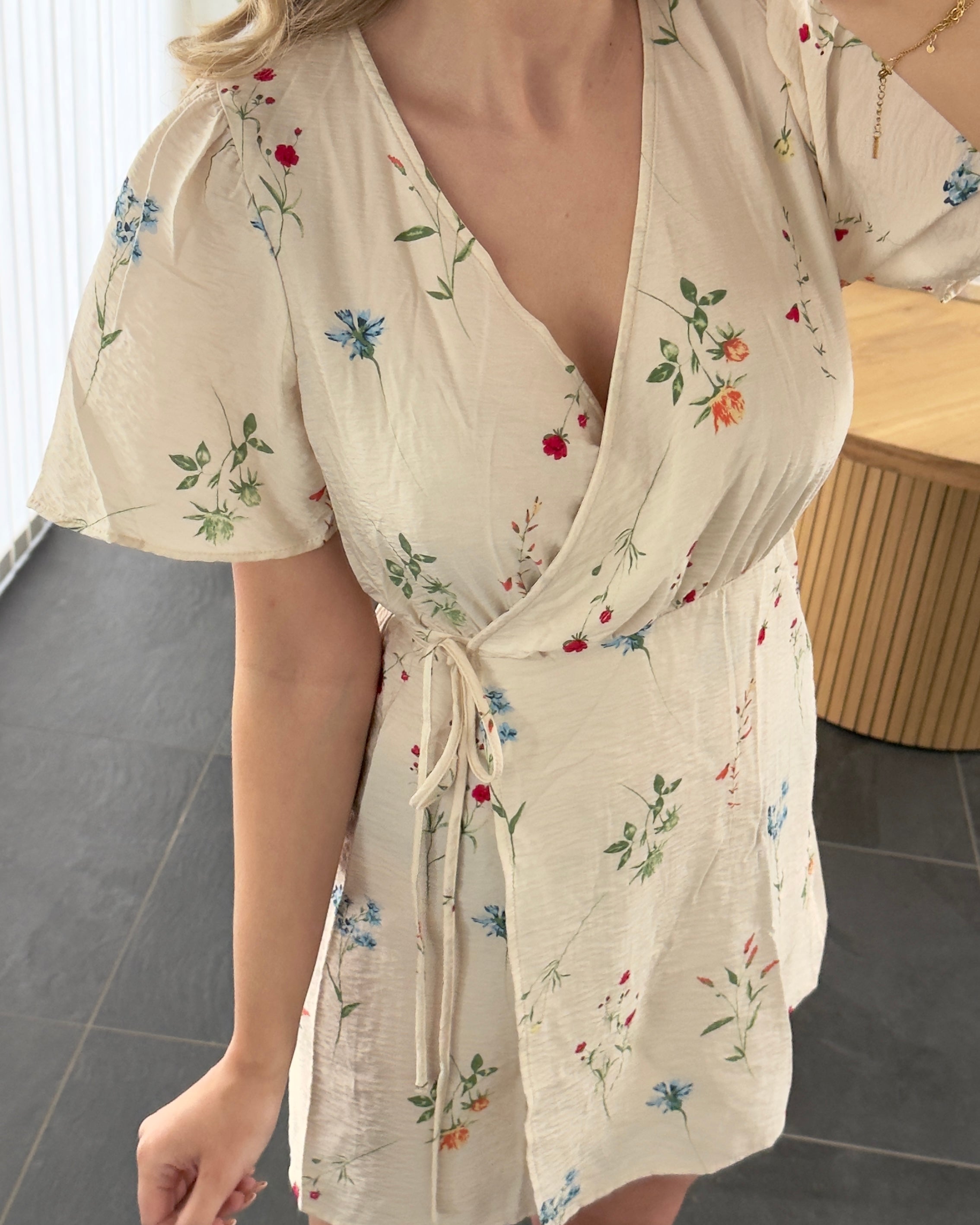 Vero Moda Kjole - Josie Wrap -  Creme/Flowers